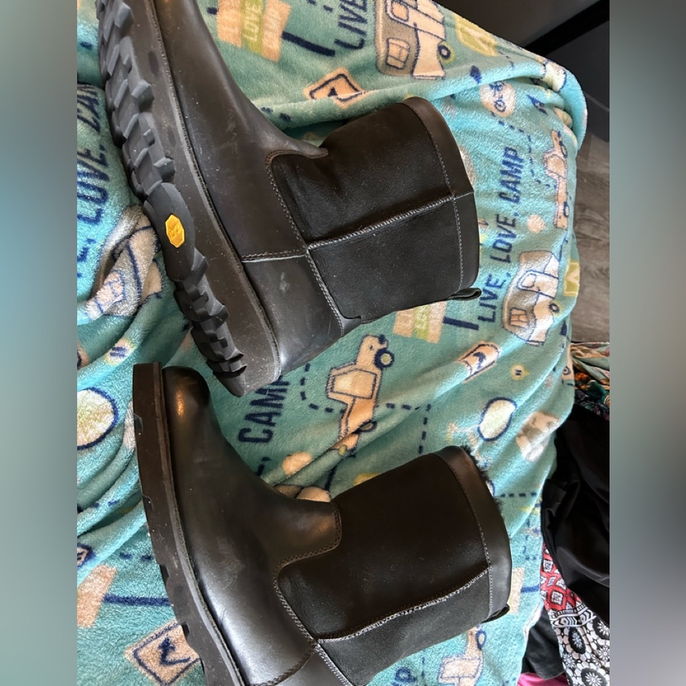 Ugh boots men’s size 12